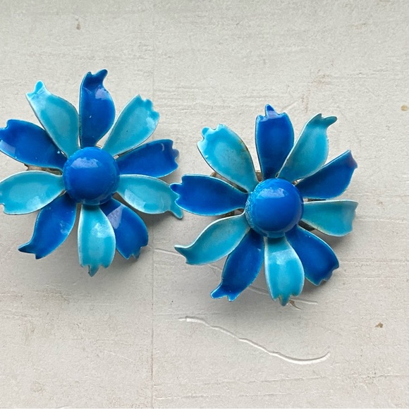 Clip on vintage earrings - Picture 3 of 7